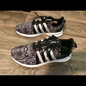 Adidas size 10 EUC 🛑 SOLD ON MERCARI 🛑